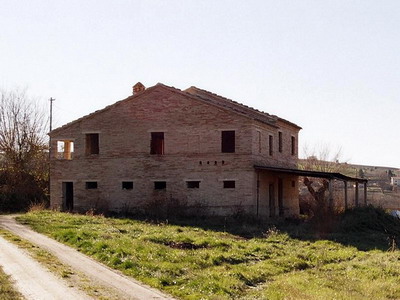 Farmhouses Marche - Front of the house.