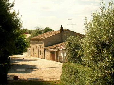 View of the Casa with the lake on the right side