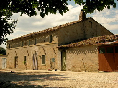 Farmhouses Marche - Front of the house.