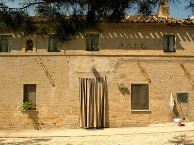 View of the Casa with the lake on the right side