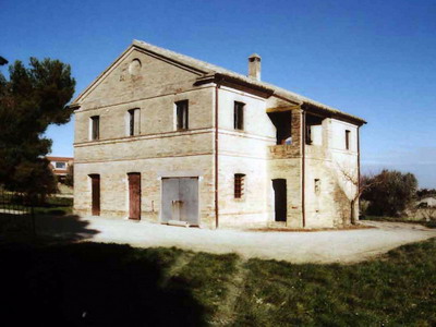 Farmhouses Marche - Front of the house.